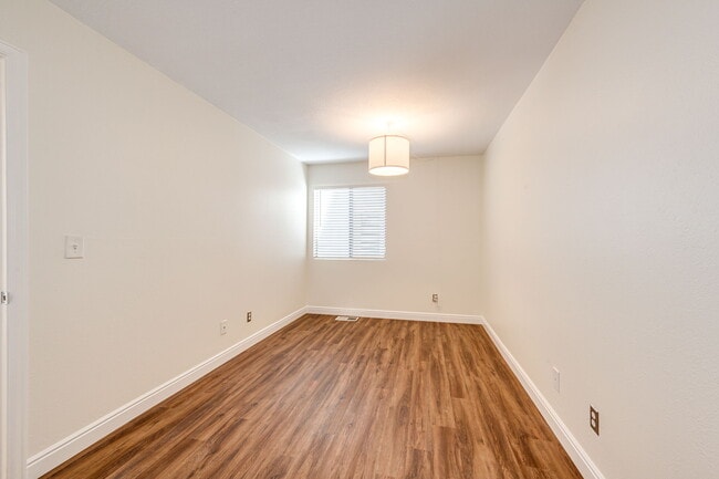 Building Photo - 17004 E Tennessee Dr