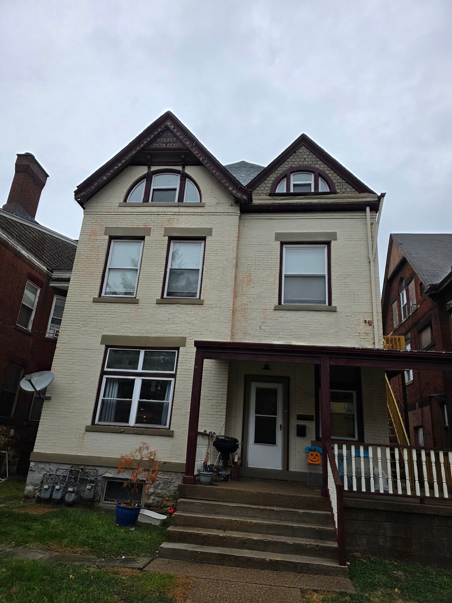 Building Photo - 5487 Hays St