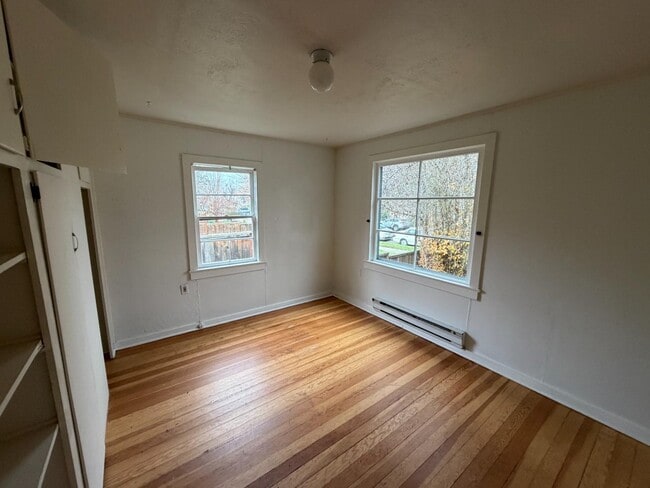 Building Photo - 440 B St