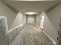 Building Photo - Spacious 5-Bedroom Walkout Basement Home i...