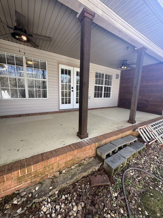 Building Photo - 115 Creeke Ln