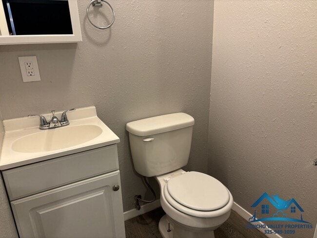 Building Photo - For Rent - 3 Bed/ 1.5 Bath near Fannin Elementary