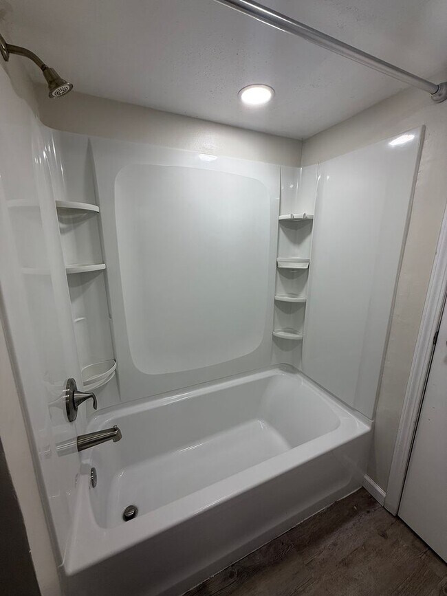 Building Photo - Cute 3 Bed/2 Bath Home Audubon area