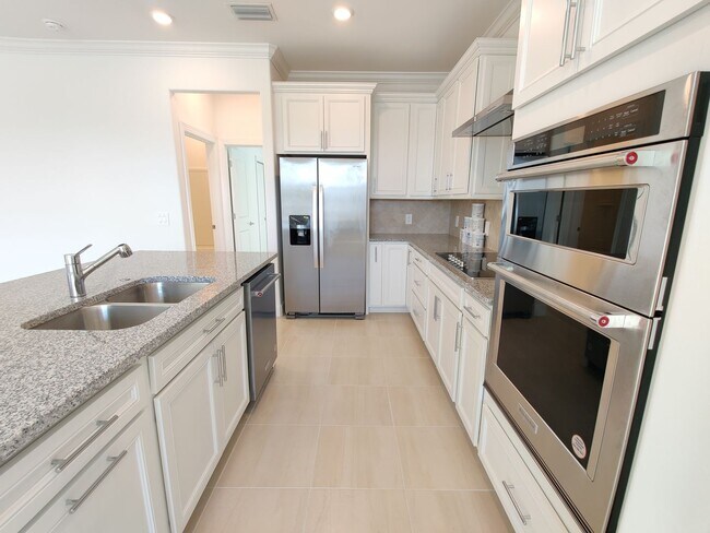 Building Photo - 6140 Baywood Ct