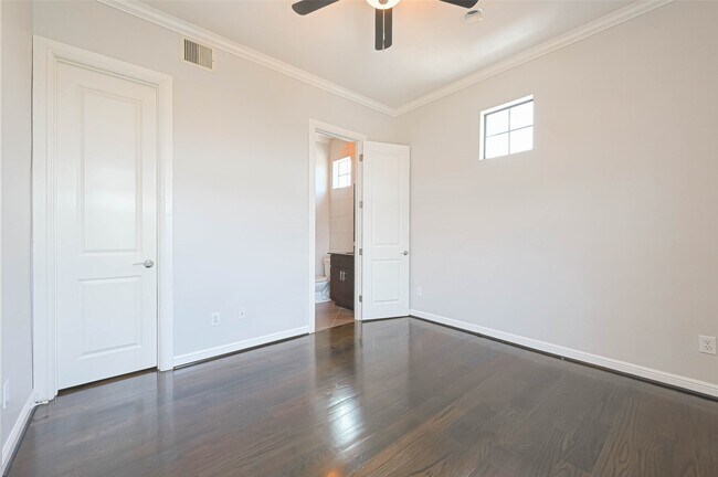 Building Photo - 1739 Oakdale St