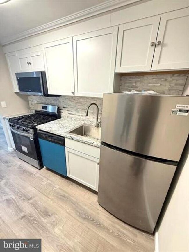 Building Photo - Remodeled 2 bedroom / 2 full bathroom