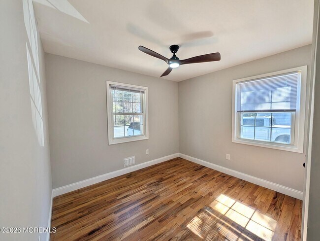 Building Photo - 73 S Shore Dr