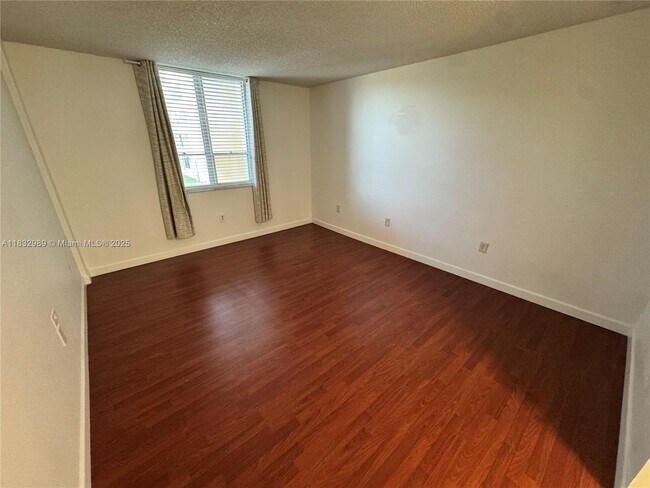 Building Photo - 6861 SW 147th Ave