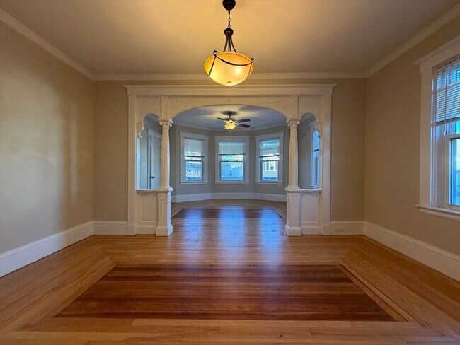 Building Photo - 320 Wood St