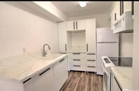 Building Photo - 425 Holcomb Ave