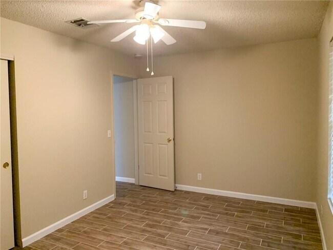 Building Photo - 9617 Copper Creek Dr