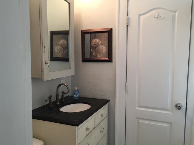 Building Photo - 1051 Government St