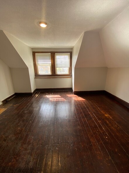 Building Photo - 442 Farmington Ave