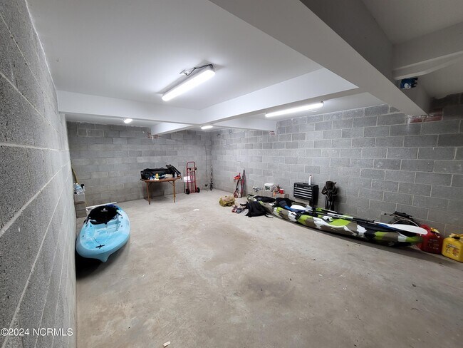 Building Photo - 111 Pollock St