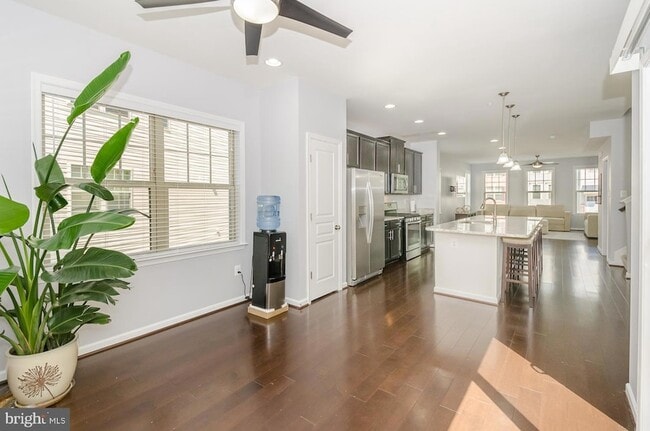 Building Photo - 7523 Holly Ridge Dr