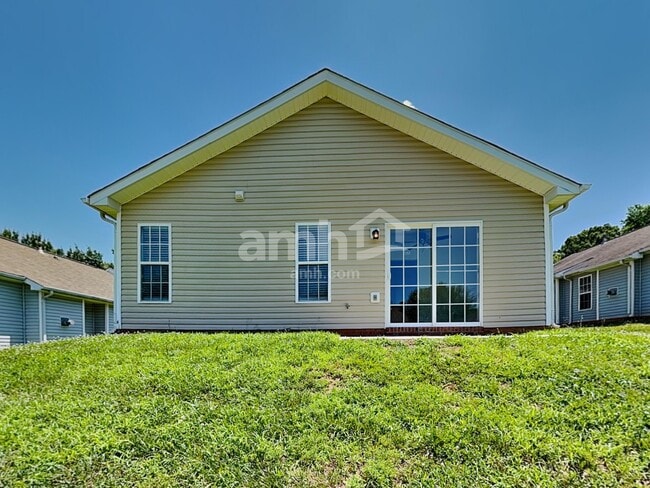 Building Photo - 106 Charlotte Ct