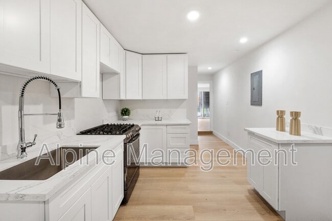 Building Photo - 830 47th St