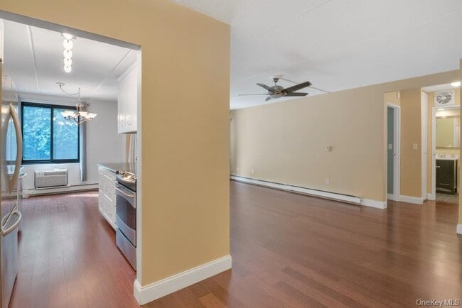 Building Photo - 128 Colonial Pkwy
