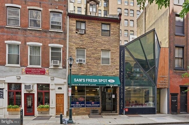 Building Photo - 135 S 10th St