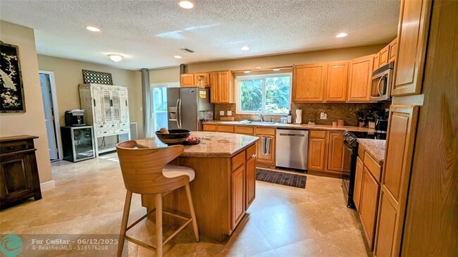 Building Photo - 8105 Nutmeg Way