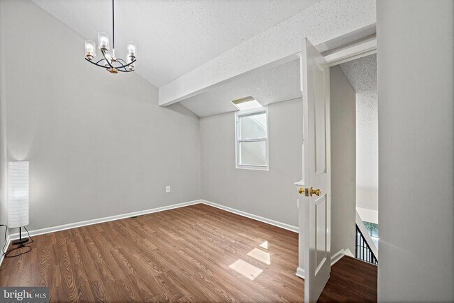 Building Photo - 1605 Carriage House Terrace