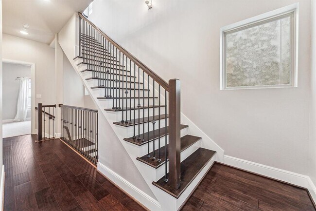 Building Photo - 4013 Lillian St
