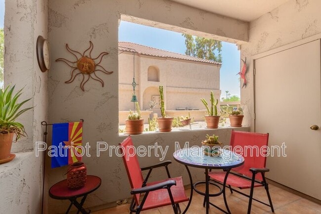 Building Photo - 9708-9708 E Vía Linda