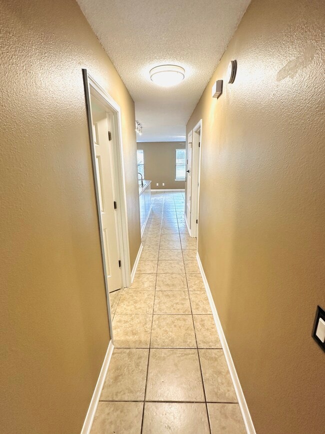 Building Photo - 622 Woodsman Dr