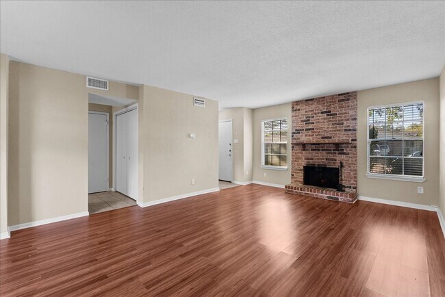 Building Photo - 1448 Silverpines Rd