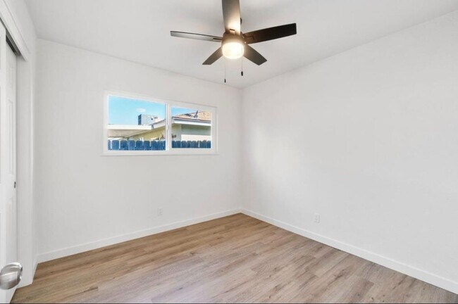 Building Photo - 934 W Alamos Ave