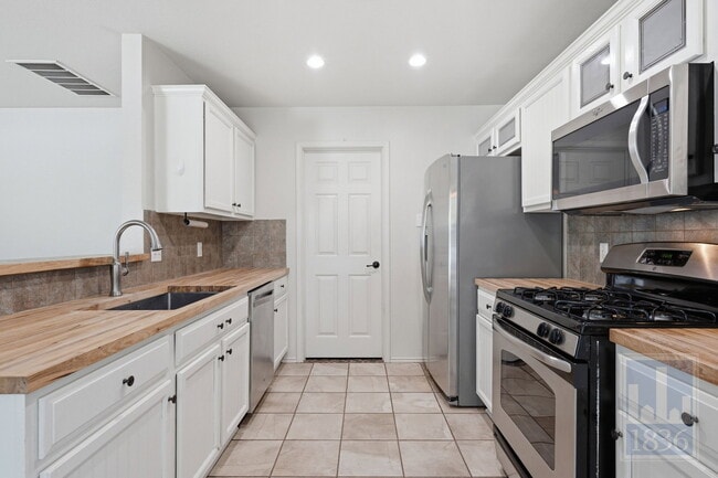 Building Photo - 1506 Fort LLoyd Pl