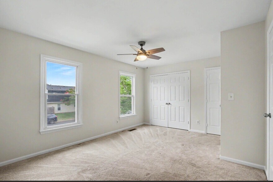 Building Photo - 2423 Rennie Dr