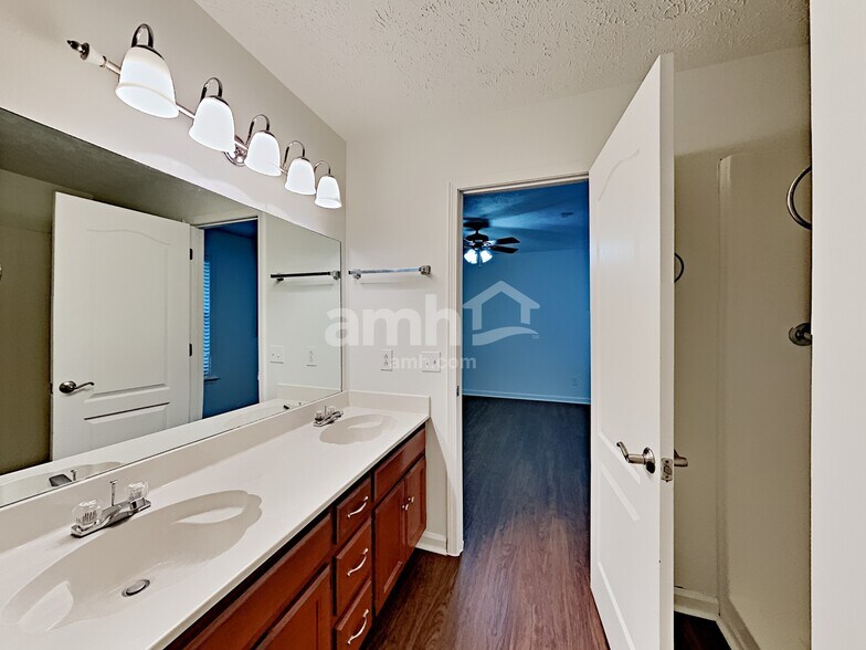 Building Photo - 113 Buttonwood Dr