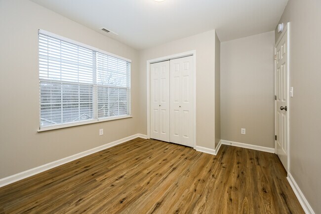 Building Photo - 636 Magnolia Ln