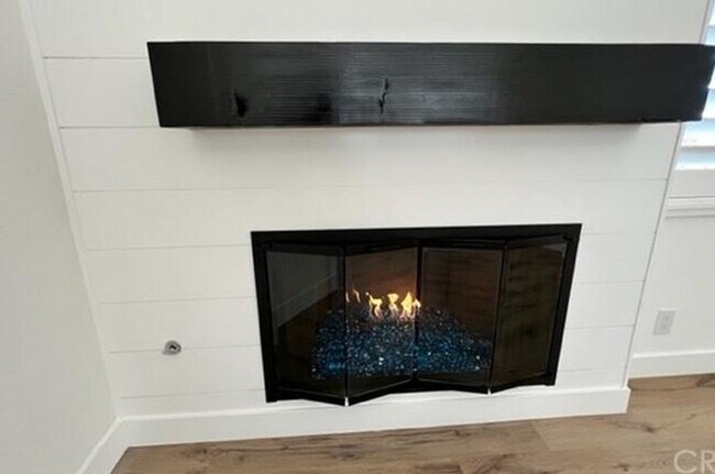 Building Photo - Beautifully Remodeled Single-Story Condo i...