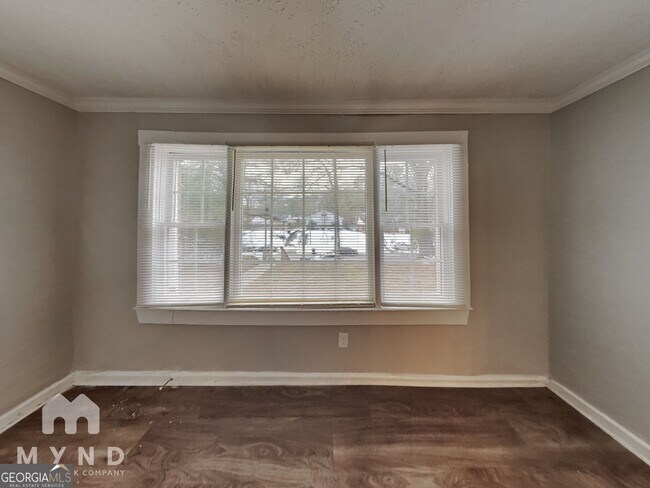 Building Photo - 1825 Oakmont Dr NW