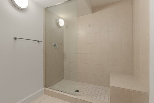 Building Photo - 106 N High St