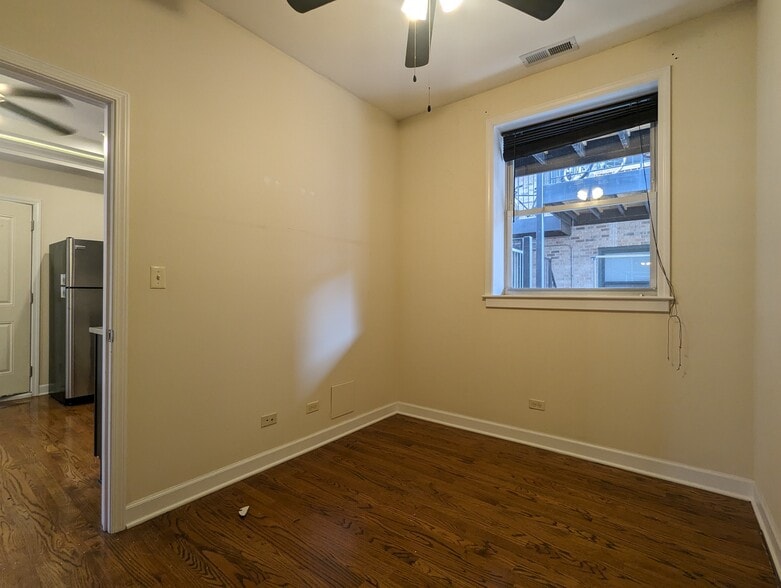 Building Photo - 850 W Cornelia Ave