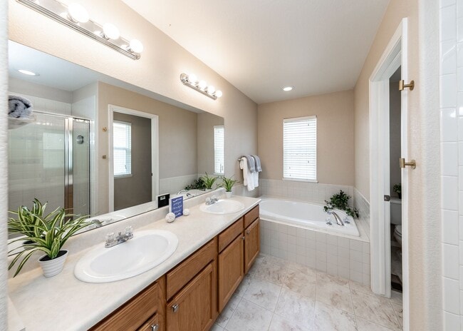 Building Photo - Charming 3 Bed, 2.5 bath in Northgate in D20