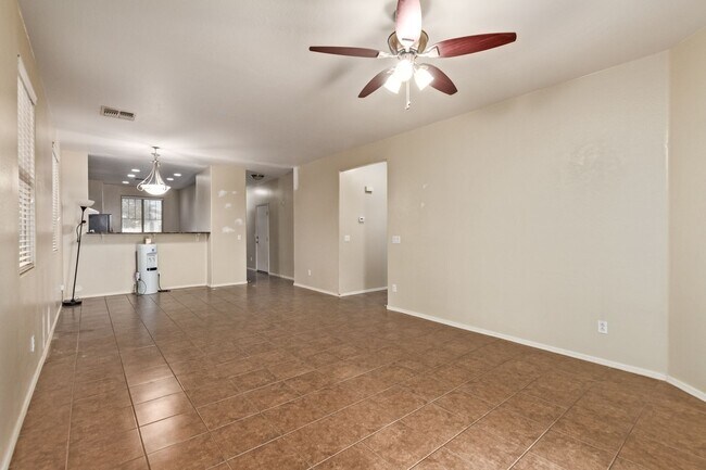 Building Photo - Attractive 3 bed, 2 bath home