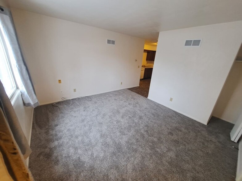 Building Photo - 1444 W 16th St