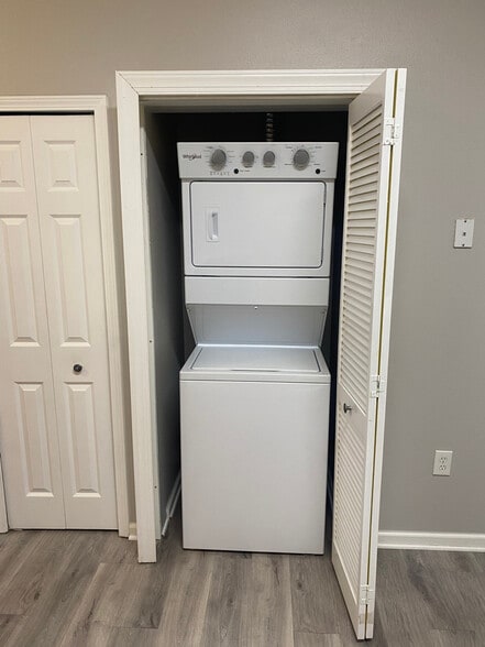 Washer/Dryer - 6111 Maggies Cir