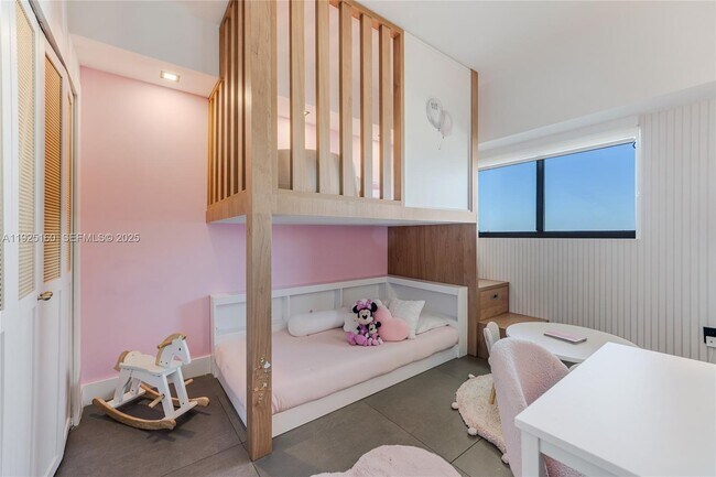 Building Photo - 460 NE 28th St