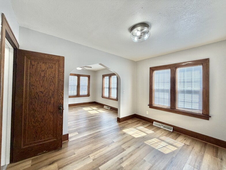 Building Photo - 1212 Center Ave