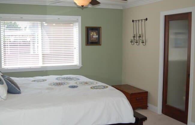 Building Photo - 1324 E Rose Ave