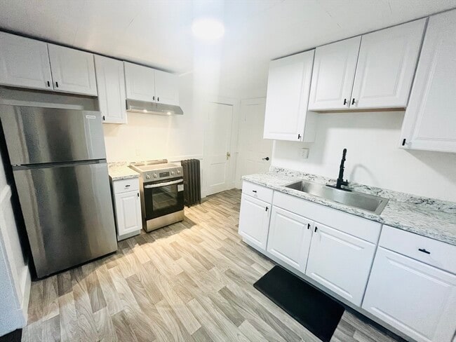 Building Photo - 25 R Auburn St