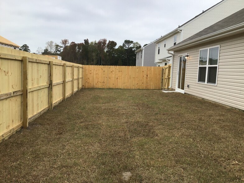 Building Photo - 1220 Dogwood Neck Dr