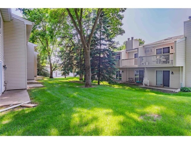 Building Photo - 17494 Pond Cir