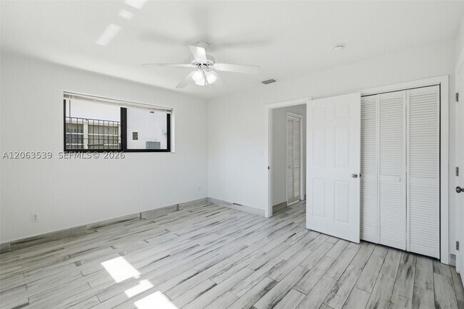 Building Photo - 2627 SW 29th Pl