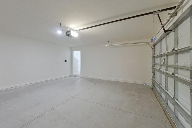Building Photo - 8642 SW 43rd Ter